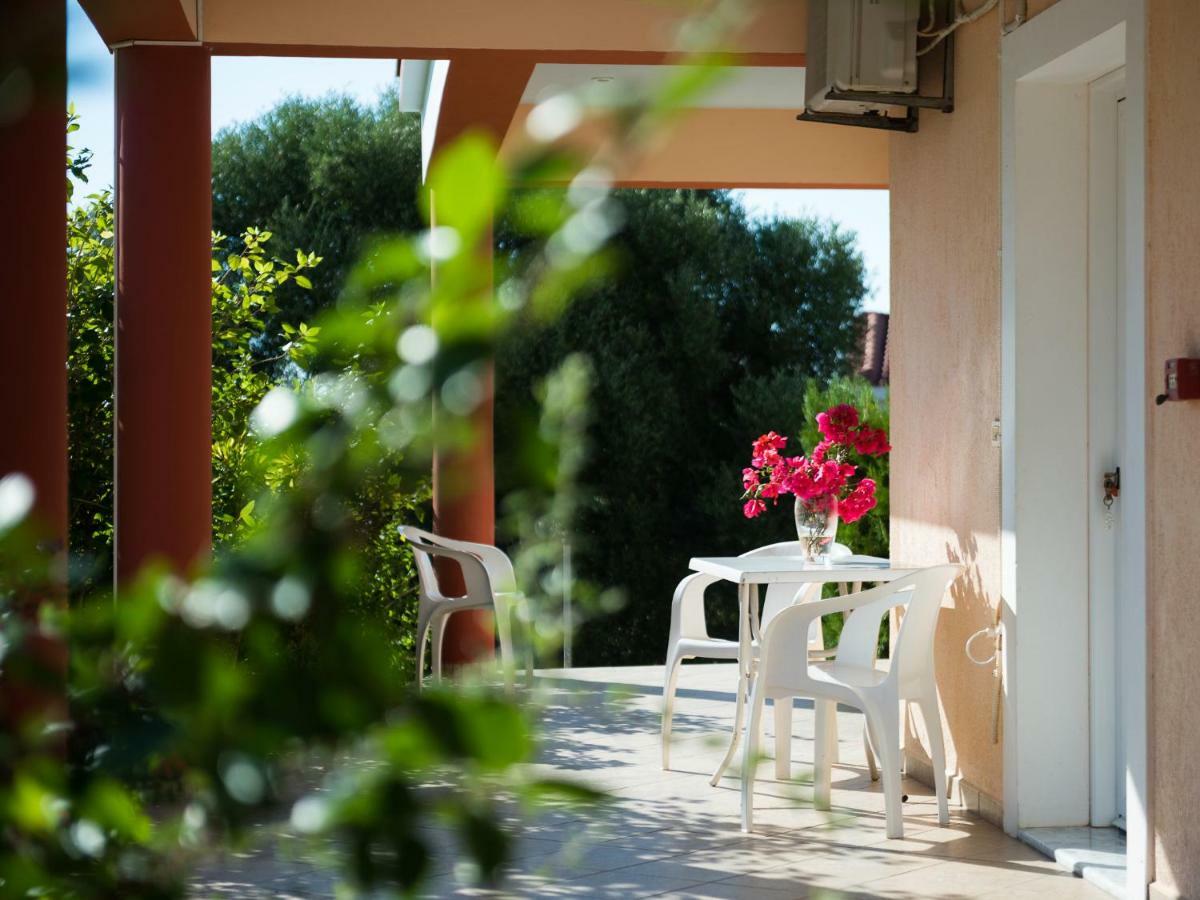 Apartments Thekla Karavádhos Zewnętrze zdjęcie
